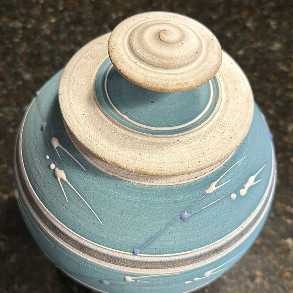 Donn Hedman pottery jar with lid - Picture 2 of 8